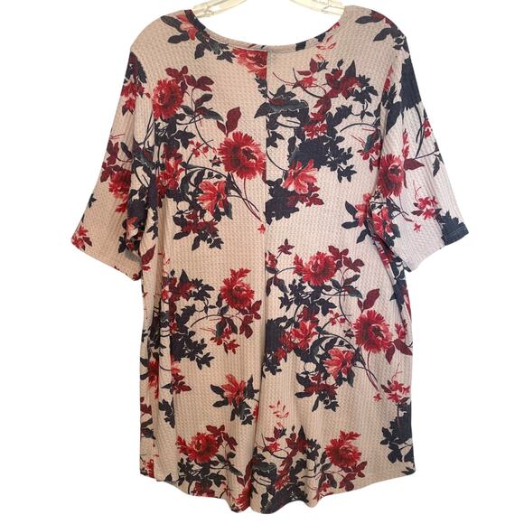 Torrid Hilo Floral Waffle Knit Tee Womens 1X Favorite V-Neck Tunic Top - Picture 4 of 10